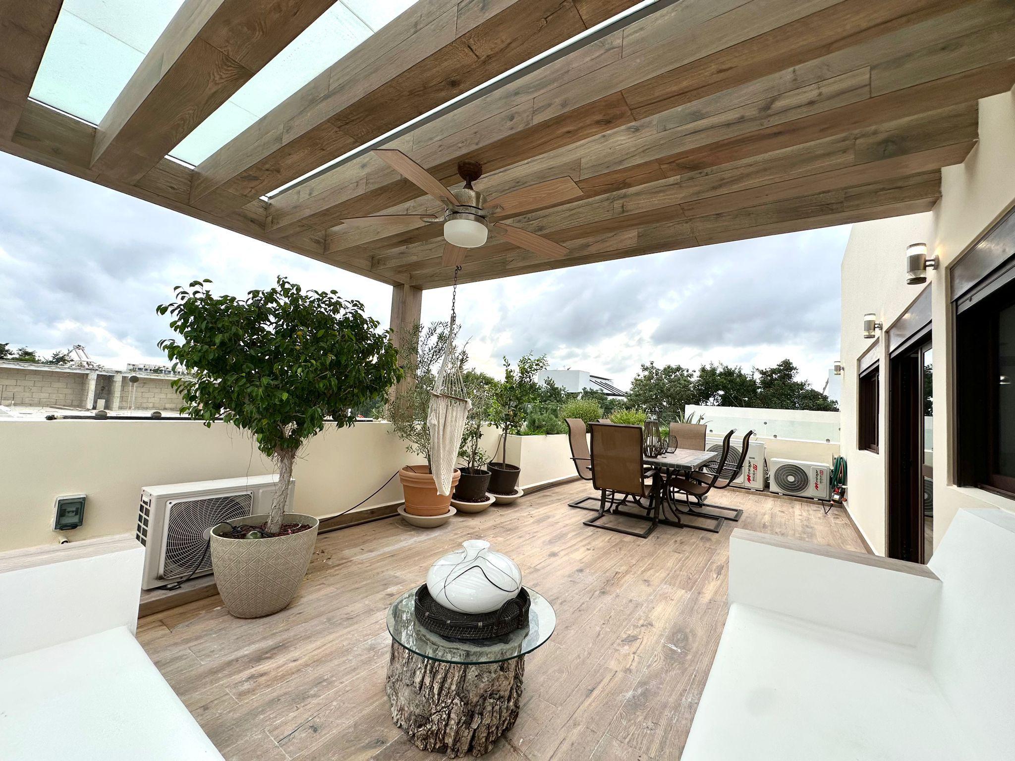Casa Moderna en Venta en Vía Cumbres Cancún – 5 Recámaras, Alberca Privada y Roof Garden
