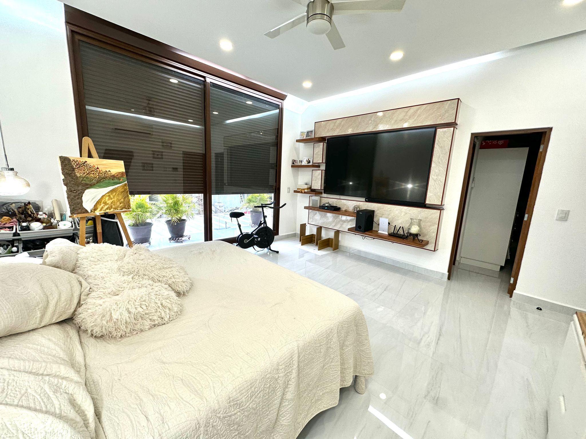 Casa Moderna en Venta en Vía Cumbres Cancún – 5 Recámaras, Alberca Privada y Roof Garden