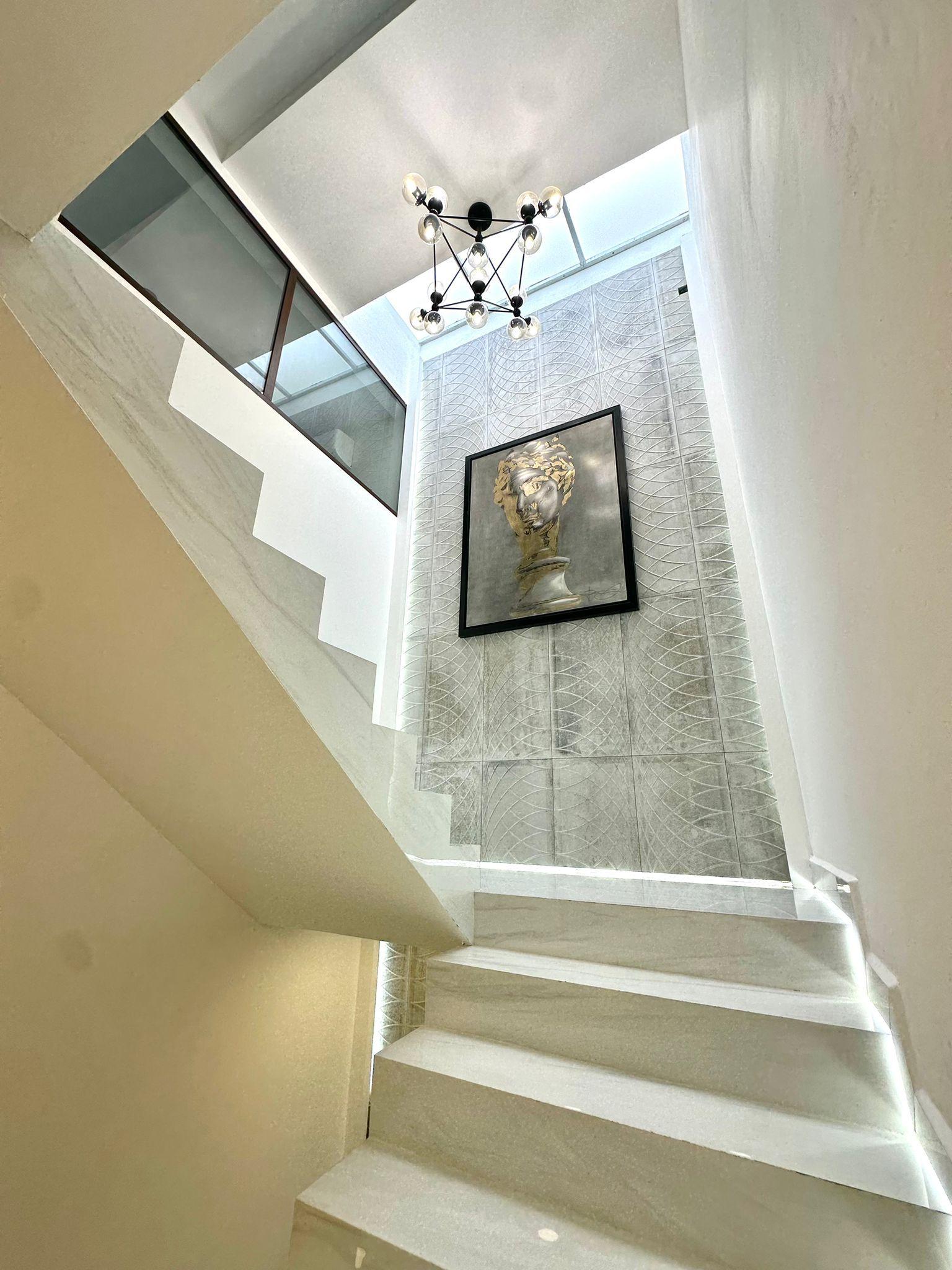 Casa Moderna en Venta en Vía Cumbres Cancún – 5 Recámaras, Alberca Privada y Roof Garden