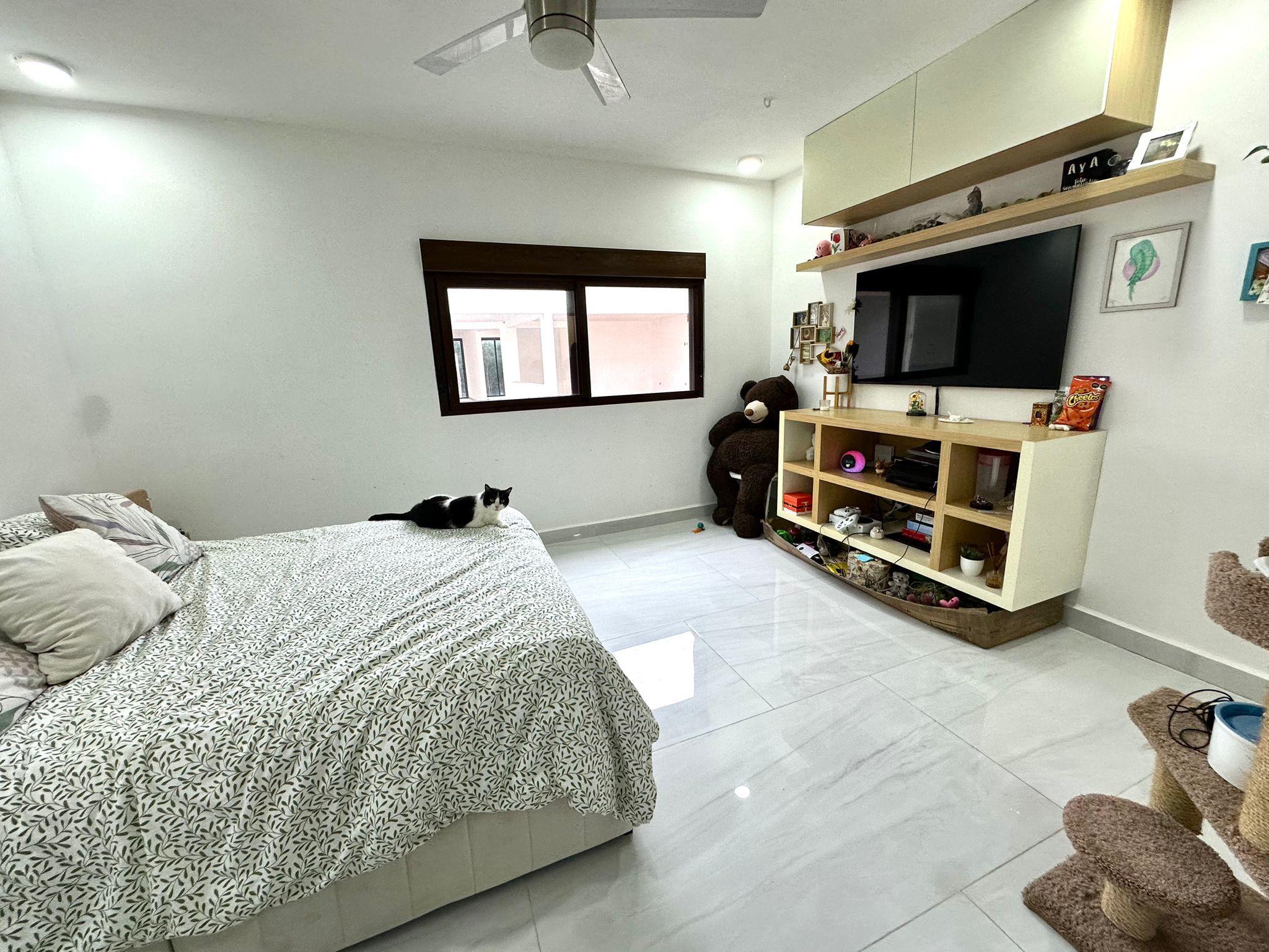 Casa Moderna en Venta en Vía Cumbres Cancún – 5 Recámaras, Alberca Privada y Roof Garden