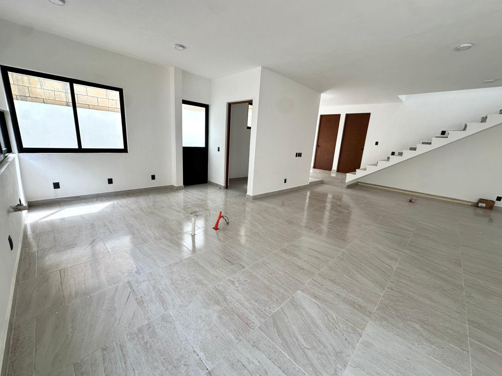 Casa en Venta de Oportunidad en Vía Cumbres Cancún – 4 Recámaras, 2 Niveles