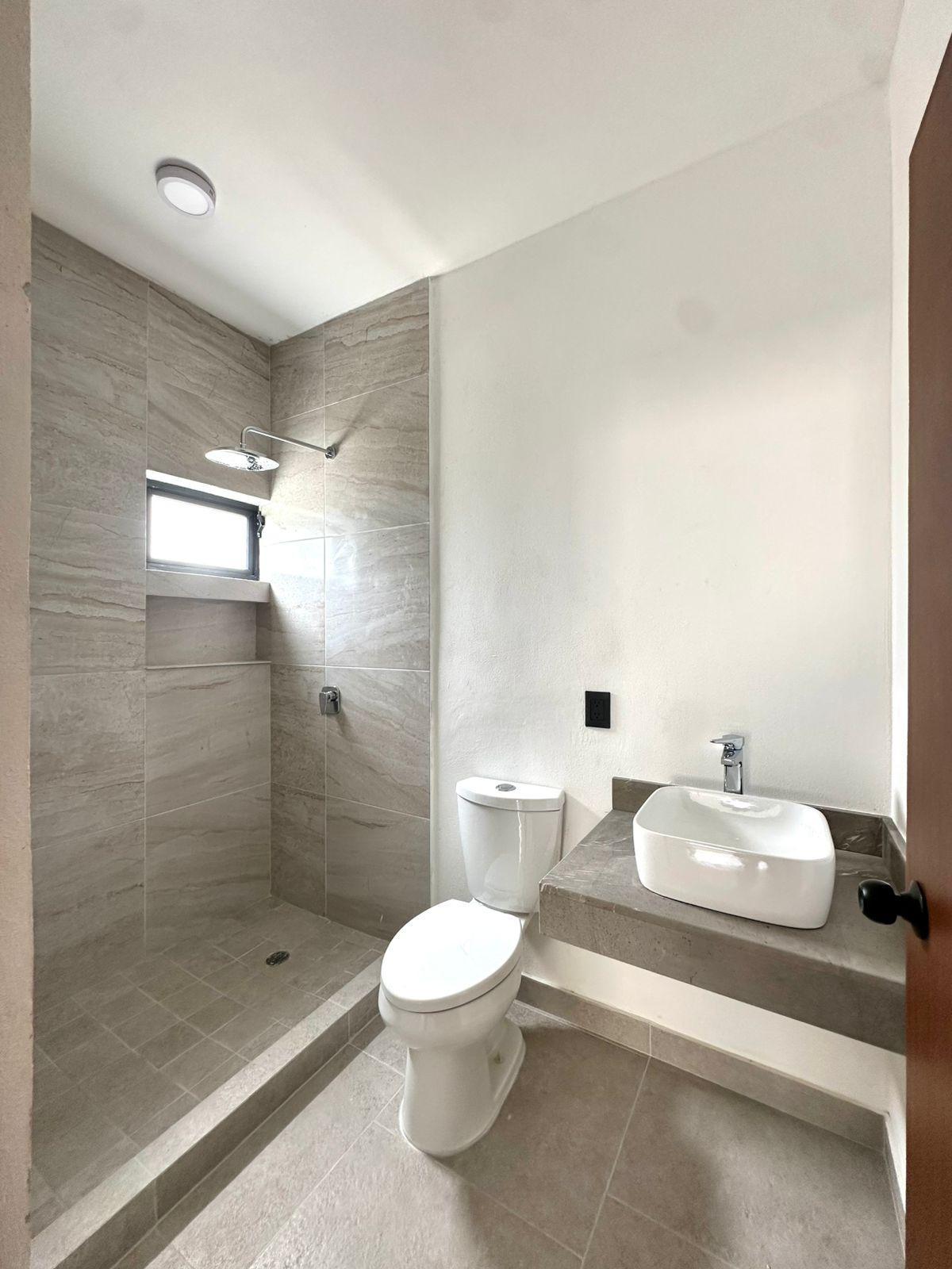 Casa en Venta de Oportunidad en Vía Cumbres Cancún – 4 Recámaras, 2 Niveles