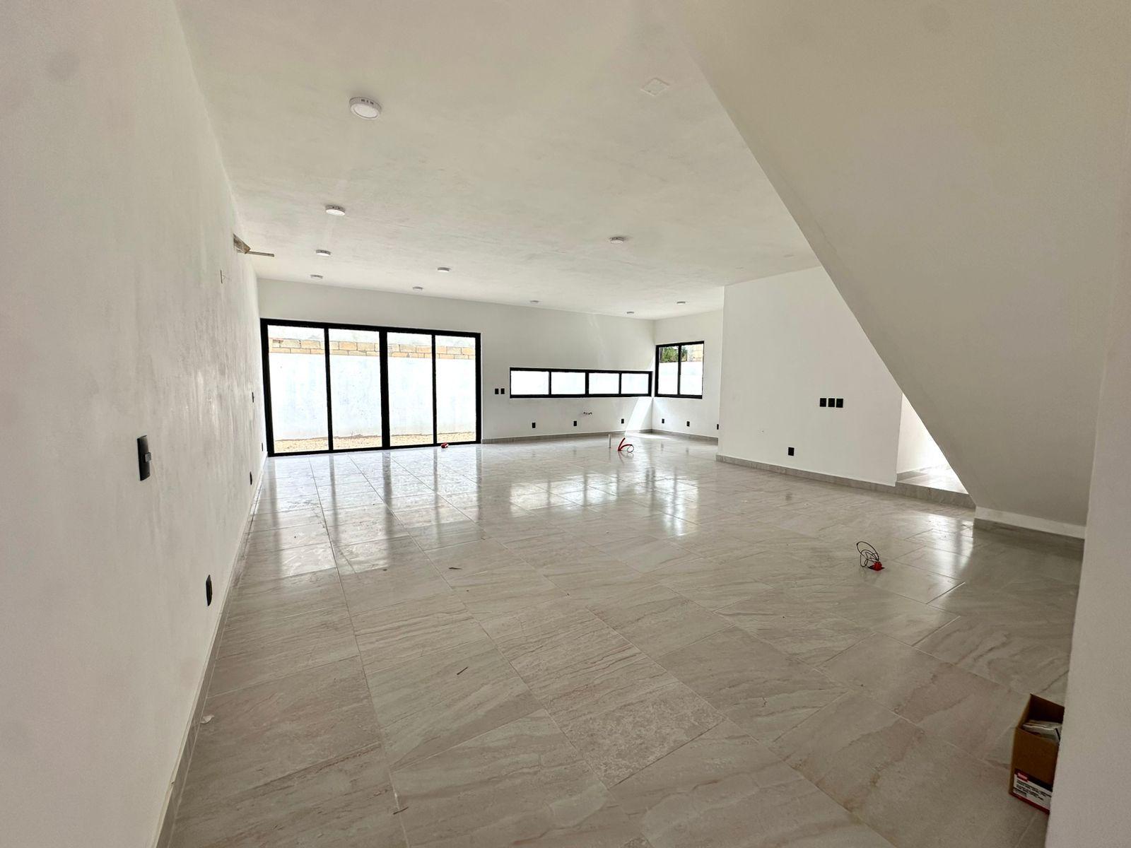 Casa en Venta de Oportunidad en Vía Cumbres Cancún – 4 Recámaras, 2 Niveles