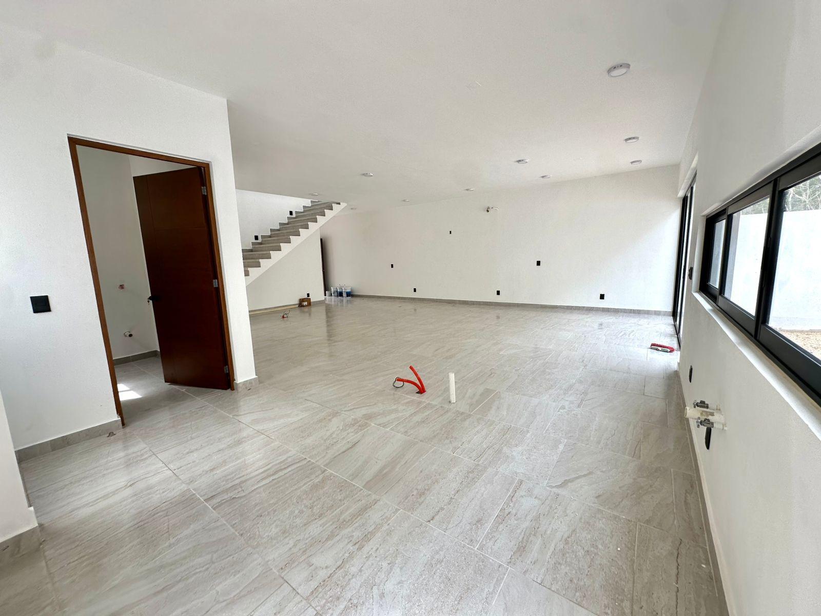Casa en Venta de Oportunidad en Vía Cumbres Cancún – 4 Recámaras, 2 Niveles