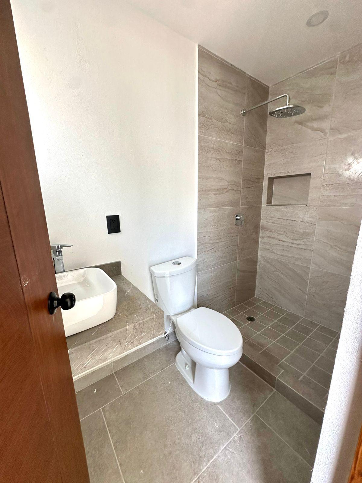 Casa en Venta de Oportunidad en Vía Cumbres Cancún – 4 Recámaras, 2 Niveles