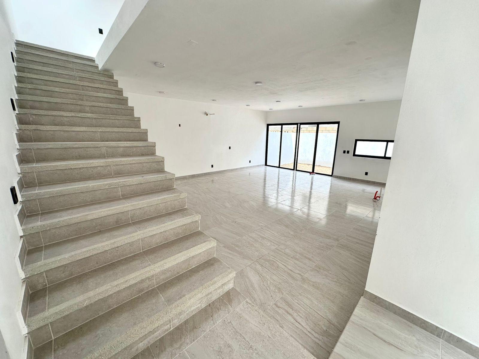 Casa en Venta de Oportunidad en Vía Cumbres Cancún – 4 Recámaras, 2 Niveles