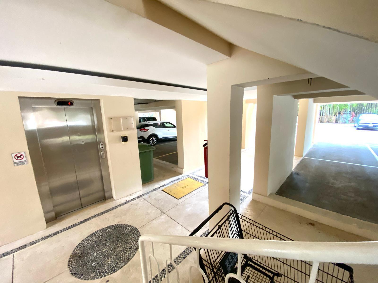 Vendo hermoso departamento en Condominio La Vista, El Table Cancún, con 3 recámaras y vista a la alberca