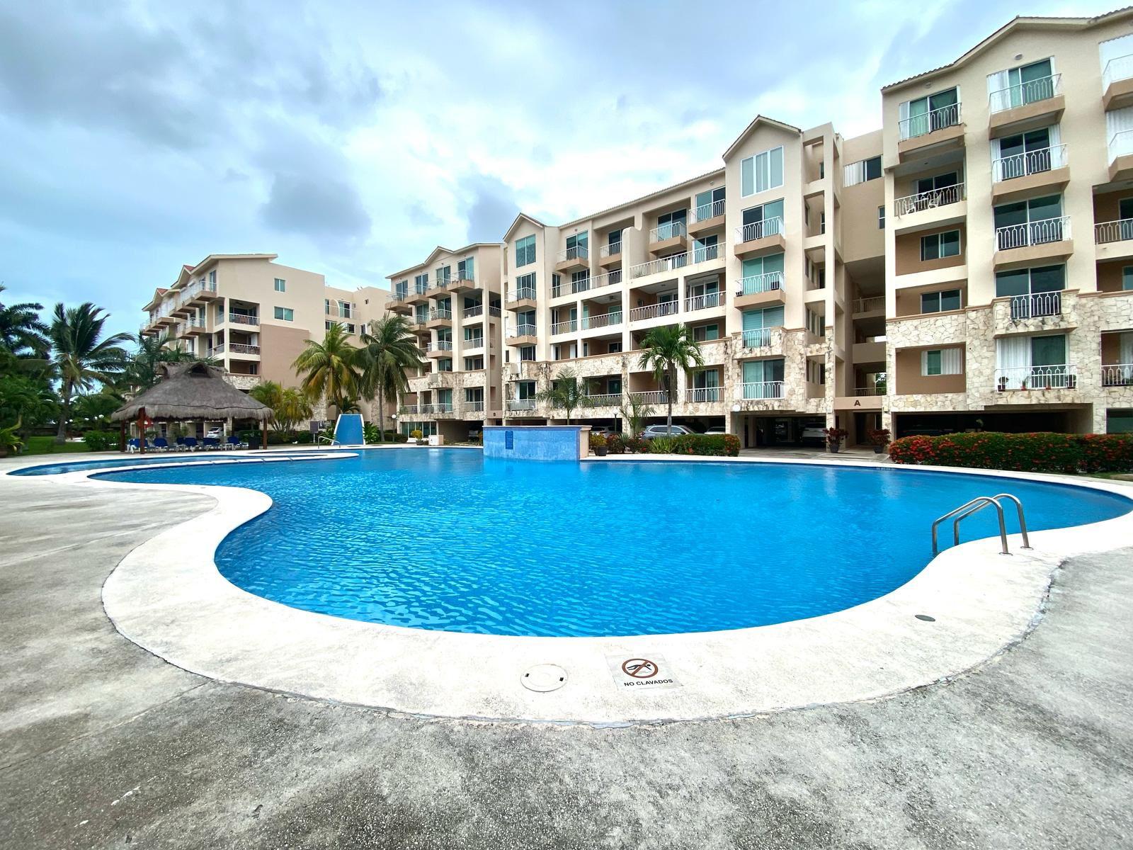 Vendo hermoso departamento en Condominio La Vista, El Table Cancún, con 3 recámaras y vista a la alberca