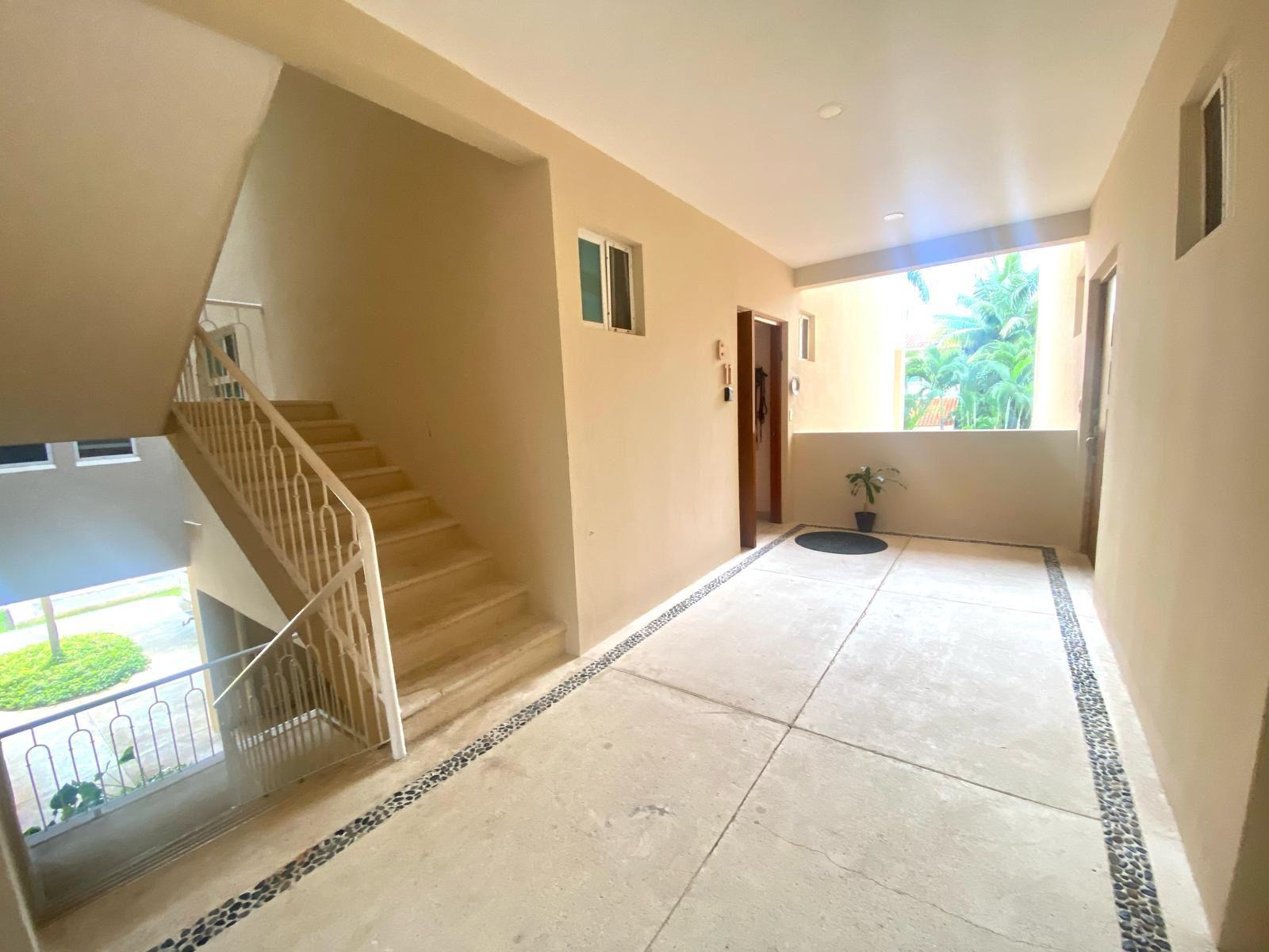 Vendo hermoso departamento en Condominio La Vista, El Table Cancún, con 3 recámaras y vista a la alberca