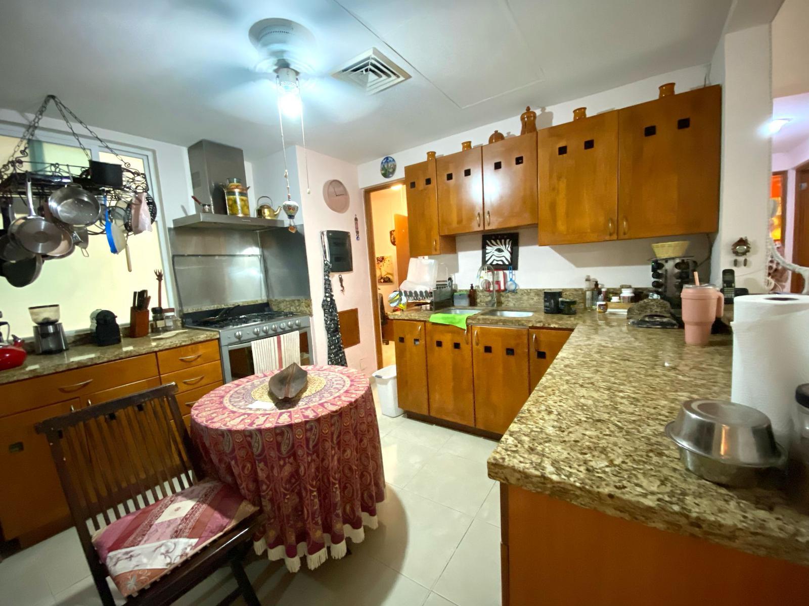 Vendo hermoso departamento en Condominio La Vista, El Table Cancún, con 3 recámaras y vista a la alberca