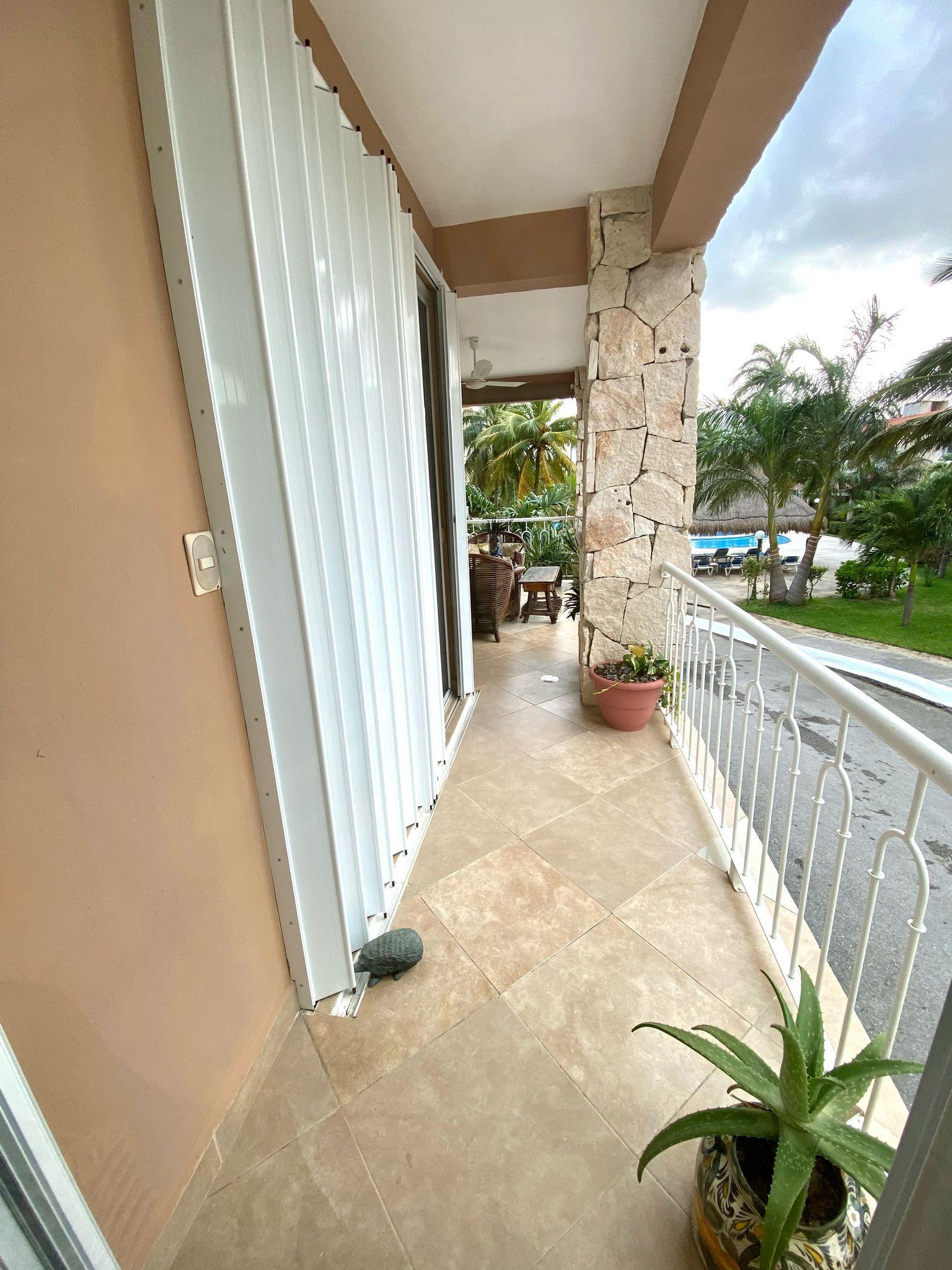 Vendo hermoso departamento en Condominio La Vista, El Table Cancún, con 3 recámaras y vista a la alberca