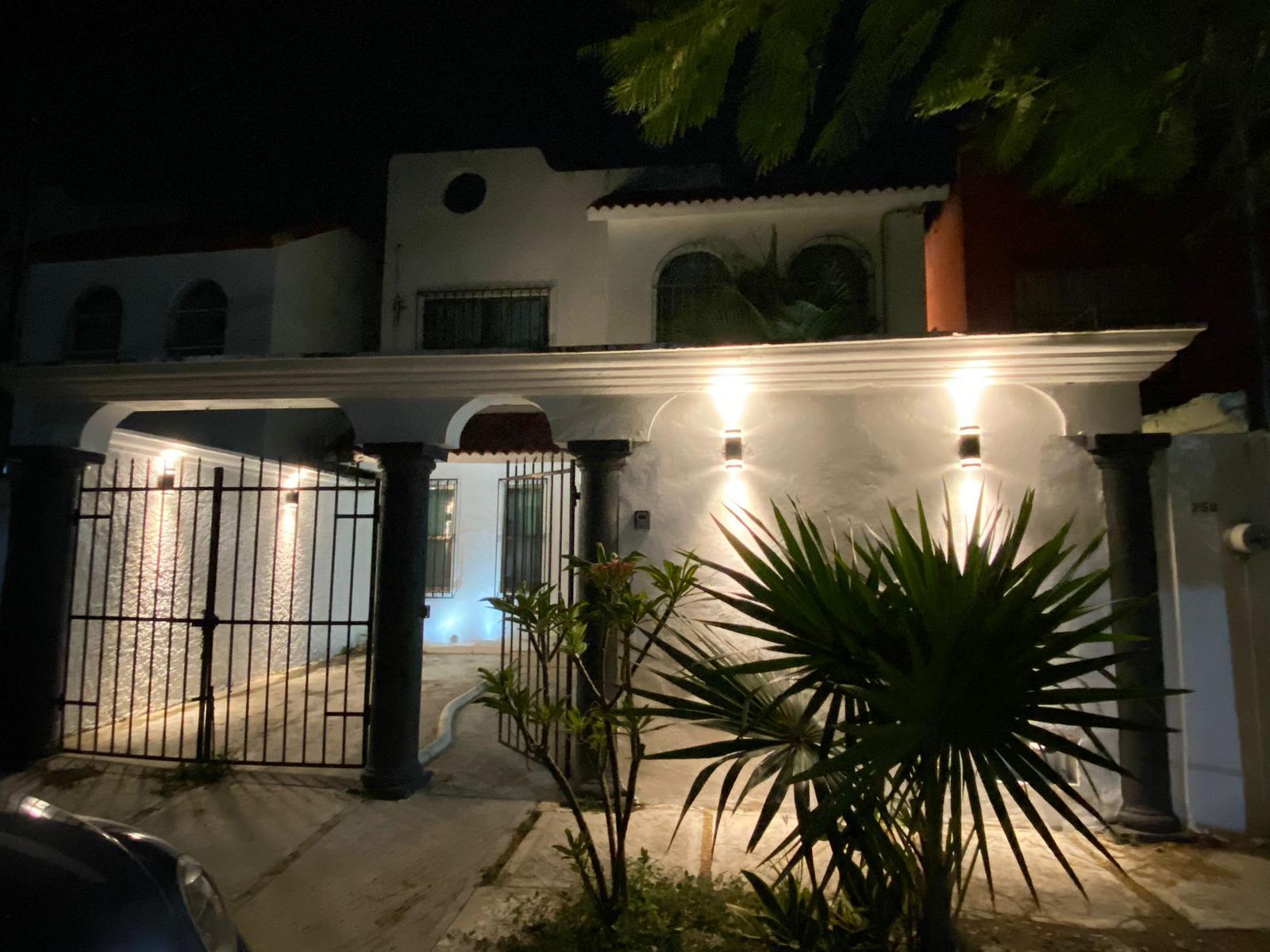 Loft Amueblado en Renta en SM 50 Cancún con Servicios Incluidos y Patio Privado