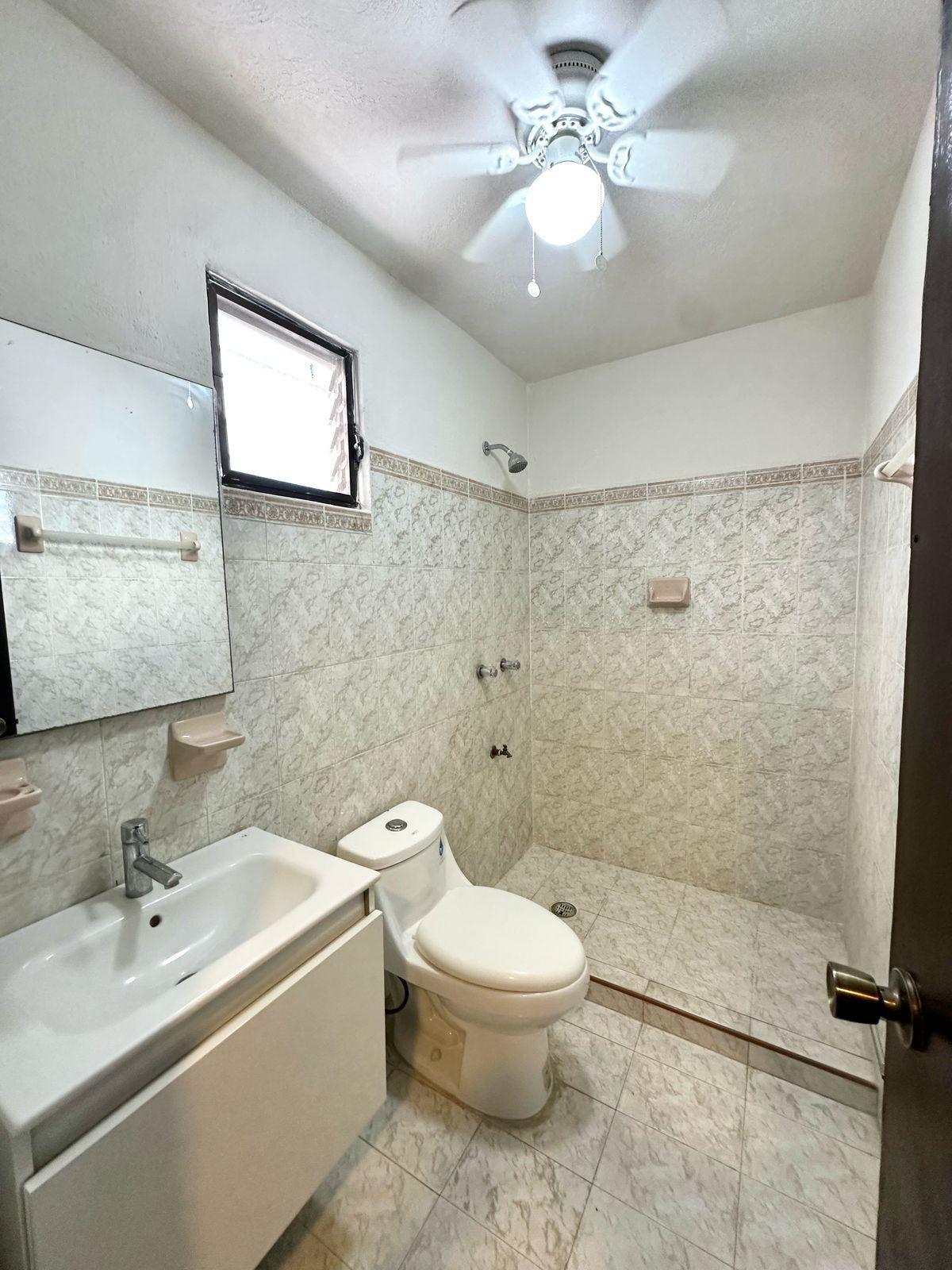 Casa con Vista al Mar en Puerto Juárez, Villas Playa Blanca — Ideal para Hotel u Hostal