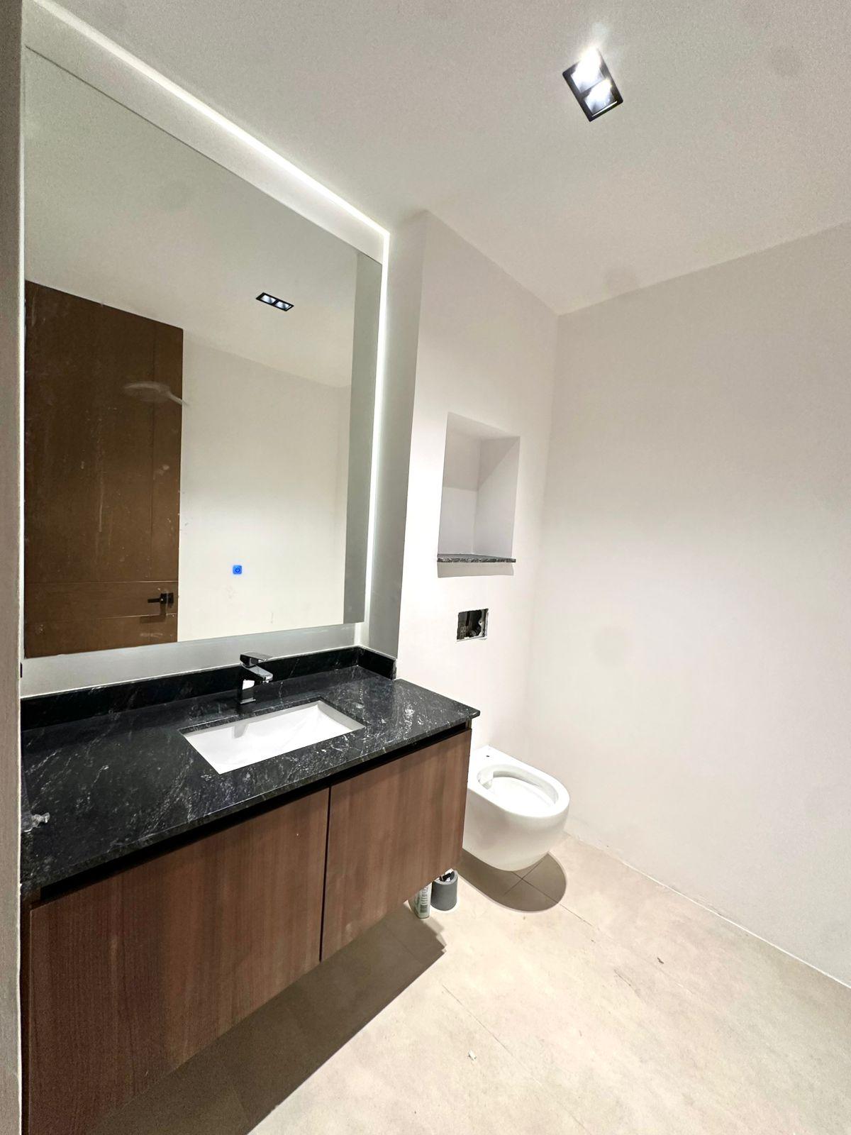 Casa de Lujo en Esquina con Alberca y Rooftop en Residencial Vía Cumbres, Cancún