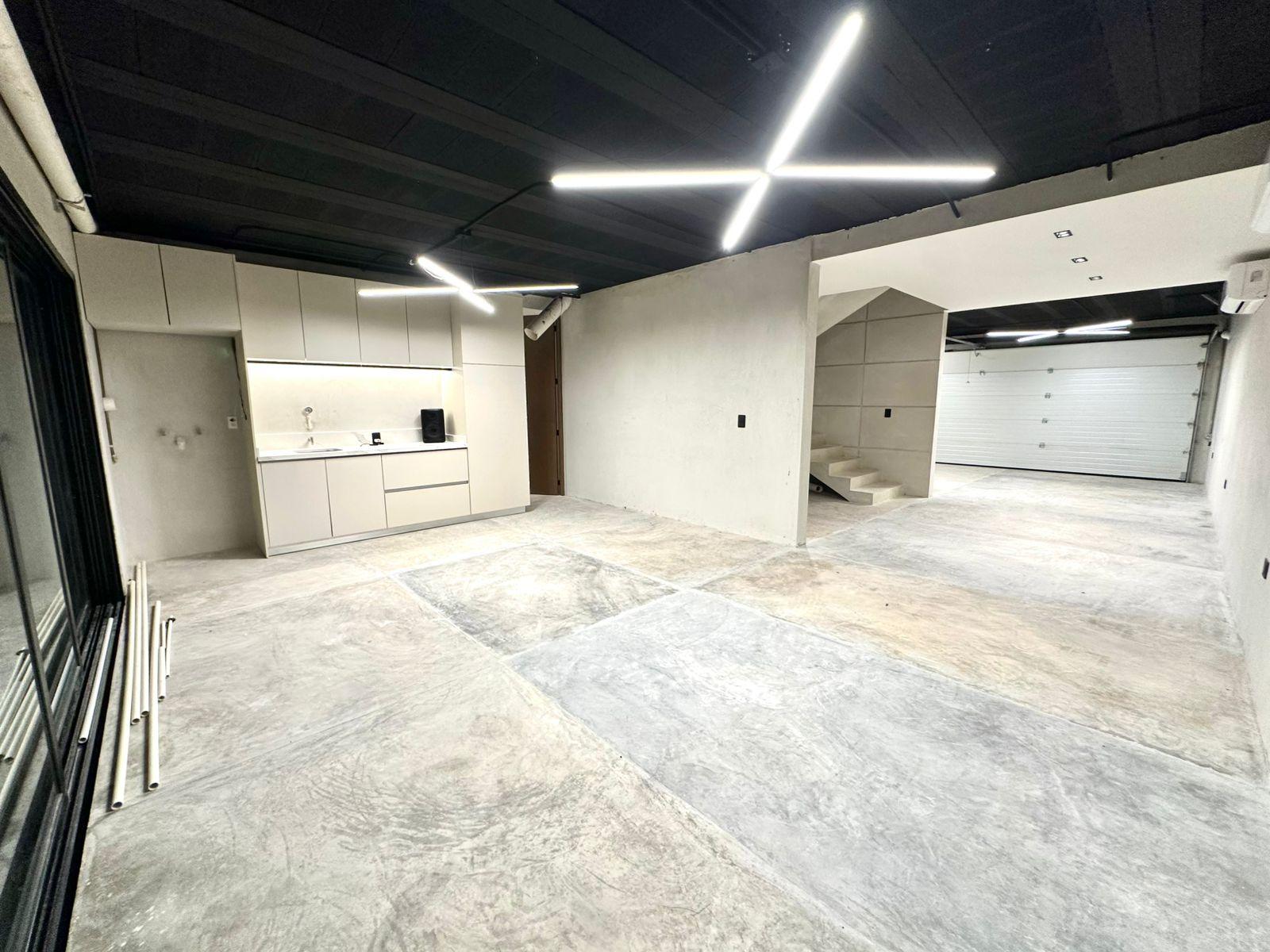 Casa de Lujo en Esquina con Alberca y Rooftop en Residencial Vía Cumbres, Cancún