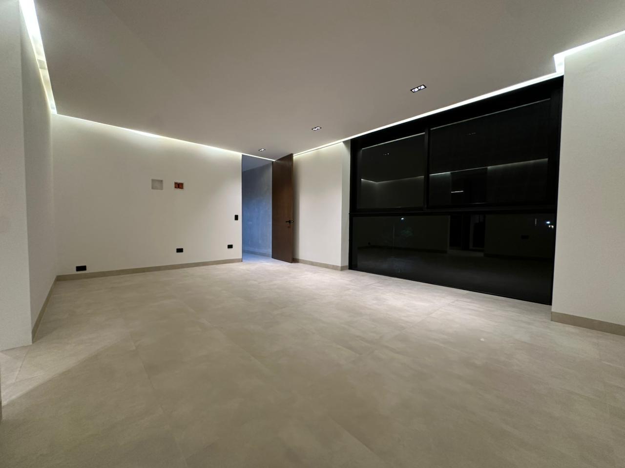 Casa de Lujo en Esquina con Alberca y Rooftop en Residencial Vía Cumbres, Cancún