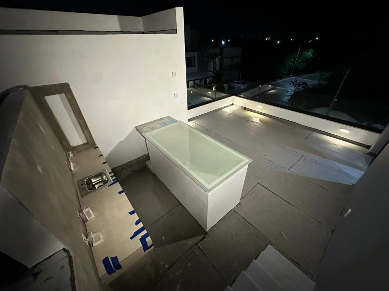Casa de Lujo en Esquina con Alberca y Rooftop en Residencial Vía Cumbres, Cancún