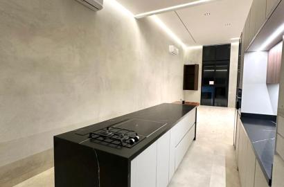 Casa de Lujo en Esquina con Alberca y Rooftop en Residencial Vía Cumbres, Cancún