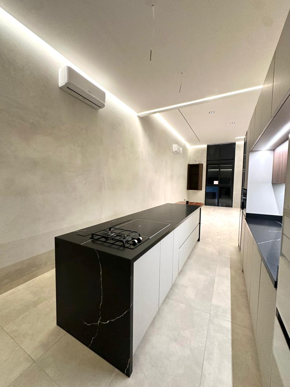 Casa de Lujo en Esquina con Alberca y Rooftop en Residencial Vía Cumbres, Cancún