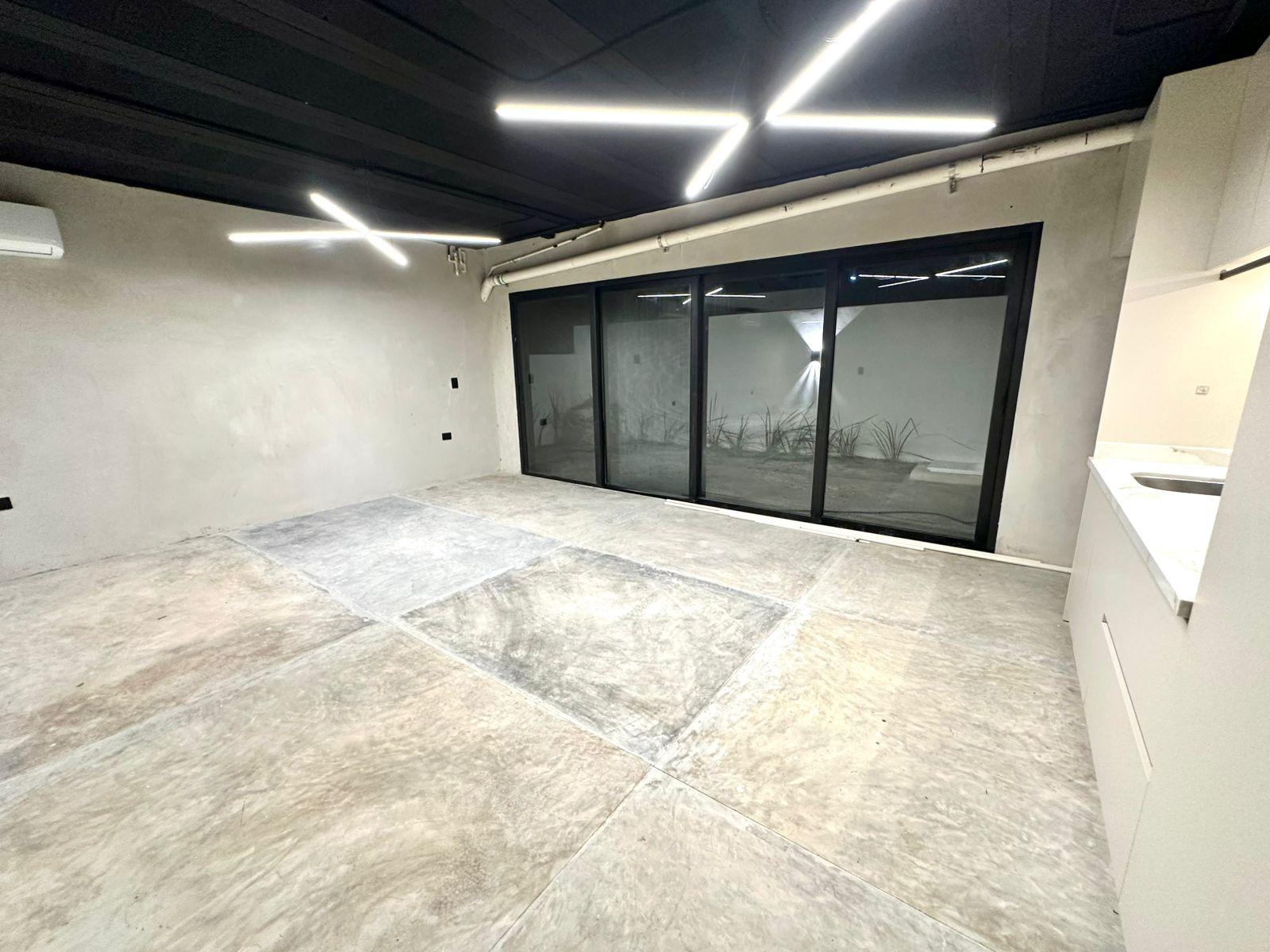 Casa de Lujo en Esquina con Alberca y Rooftop en Residencial Vía Cumbres, Cancún