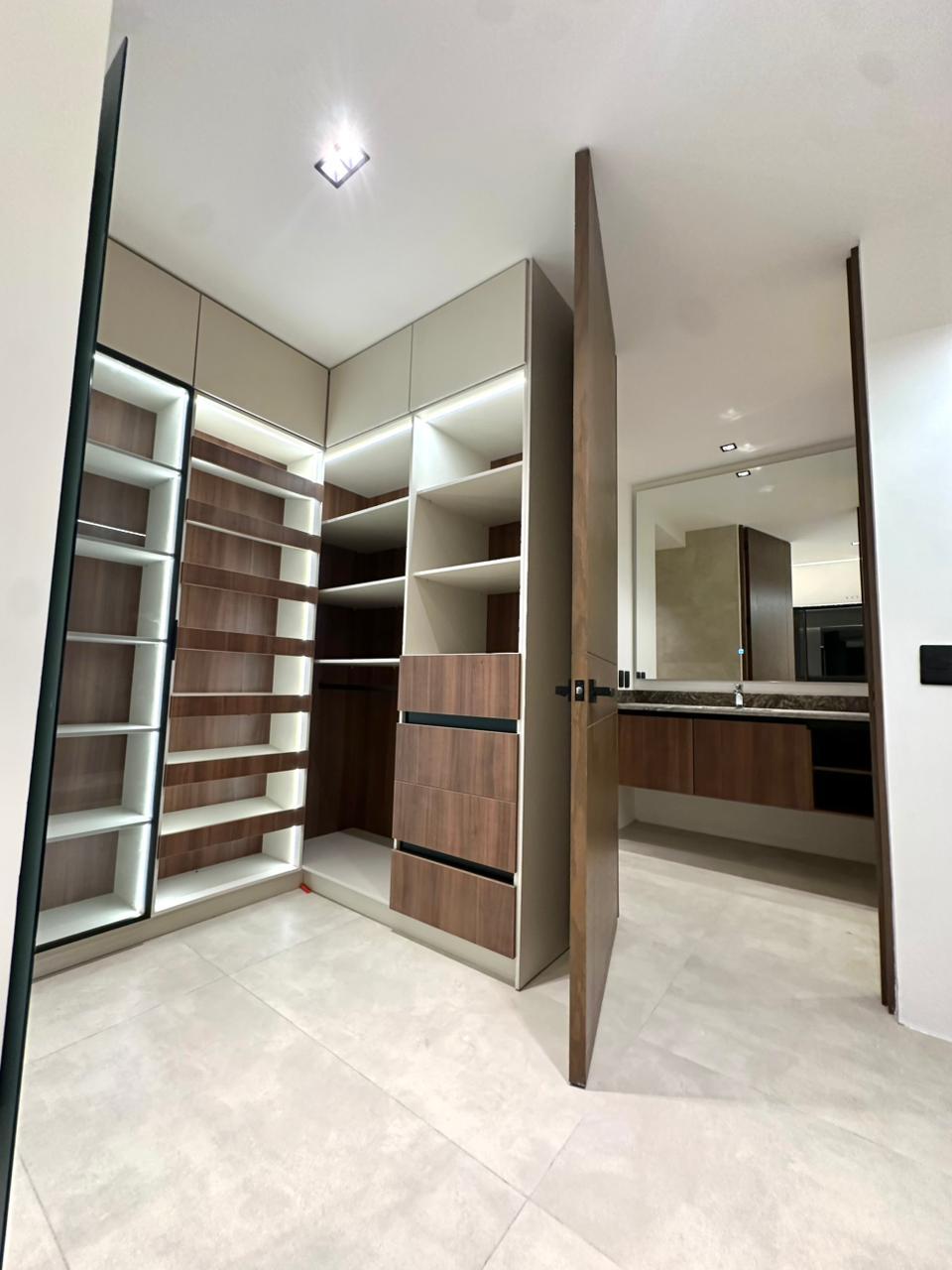Casa de Lujo en Esquina con Alberca y Rooftop en Residencial Vía Cumbres, Cancún