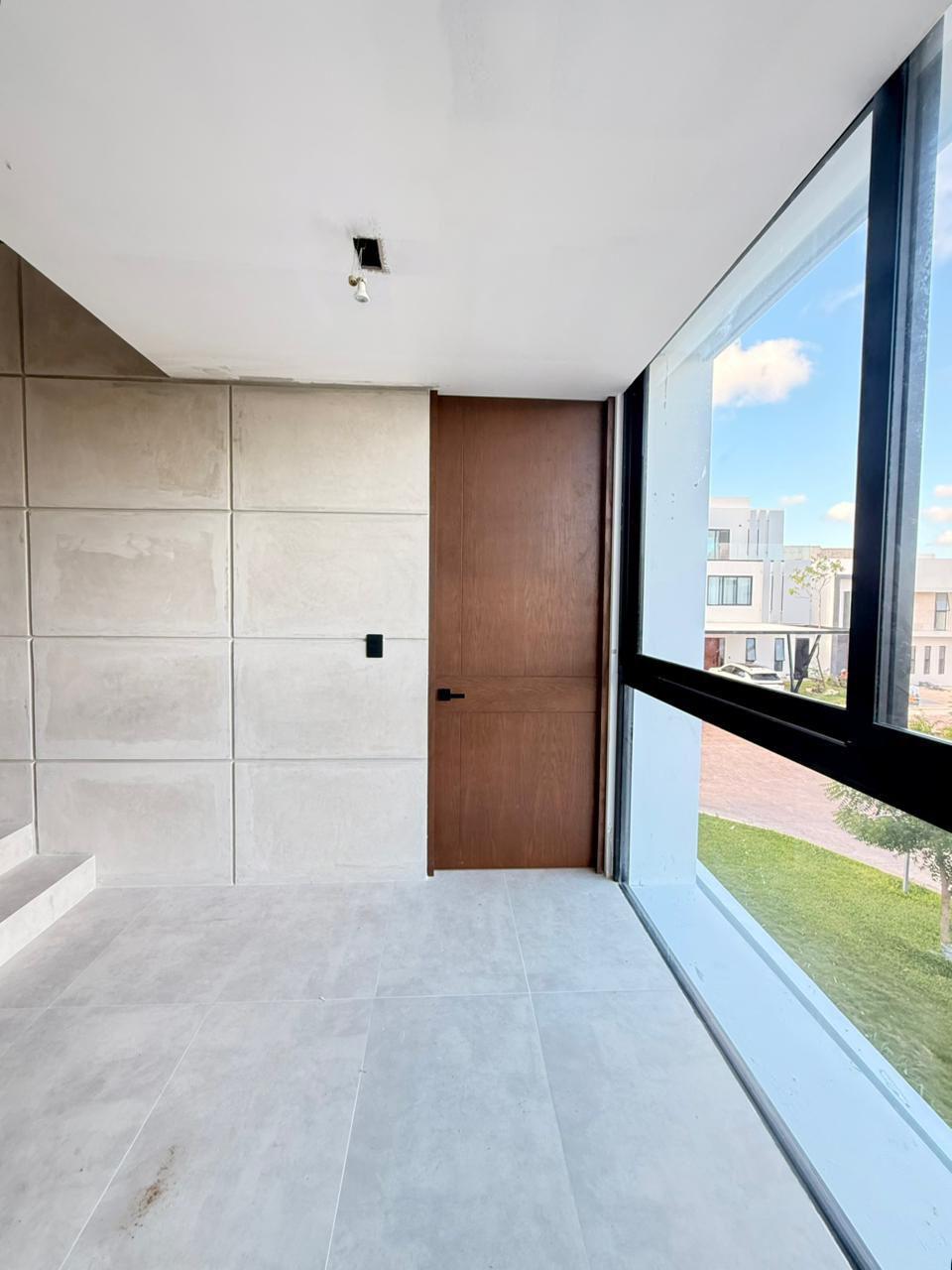 Casa de Lujo en Esquina con Alberca y Rooftop en Residencial Vía Cumbres, Cancún