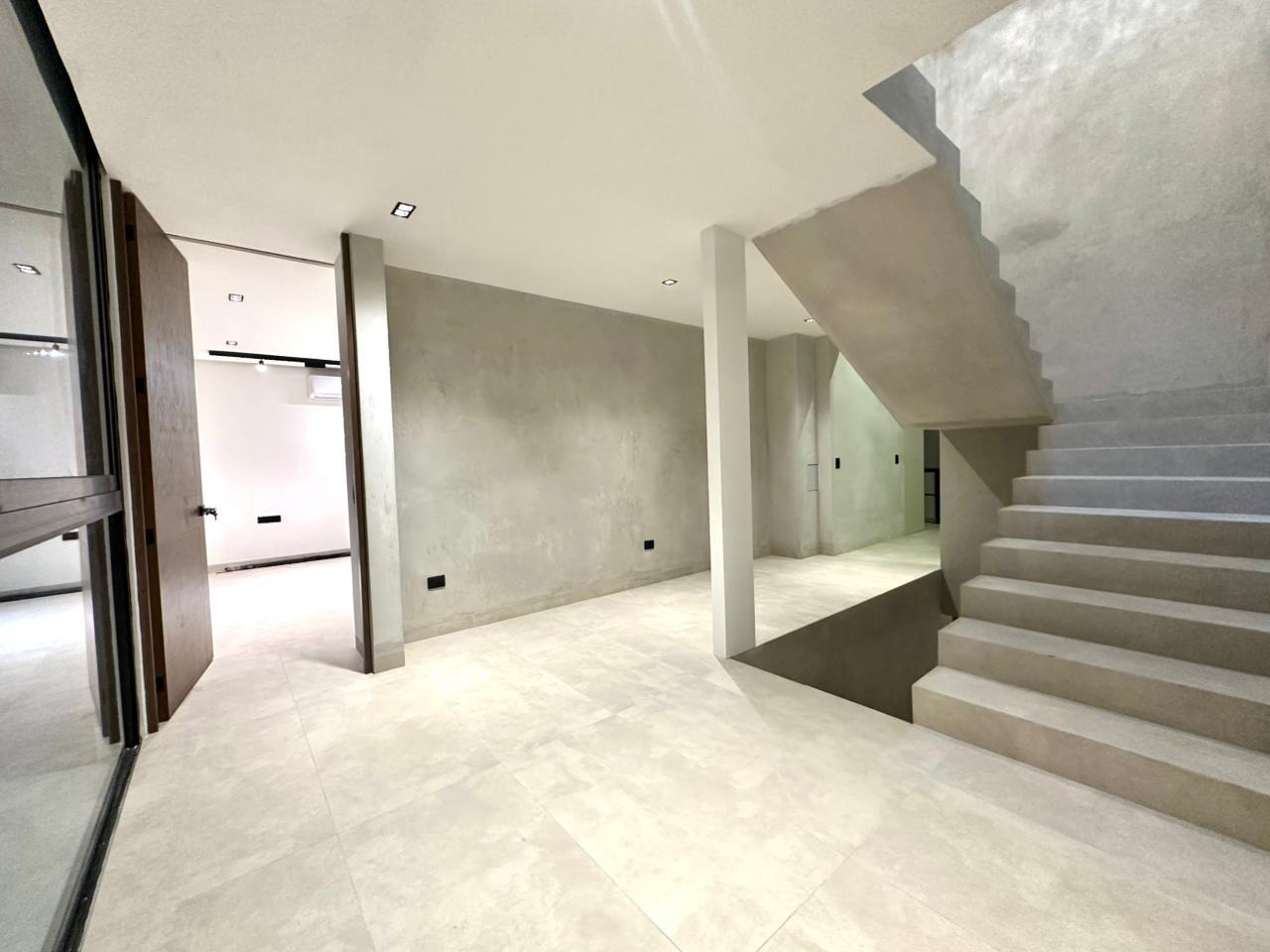 Casa de Lujo en Esquina con Alberca y Rooftop en Residencial Vía Cumbres, Cancún