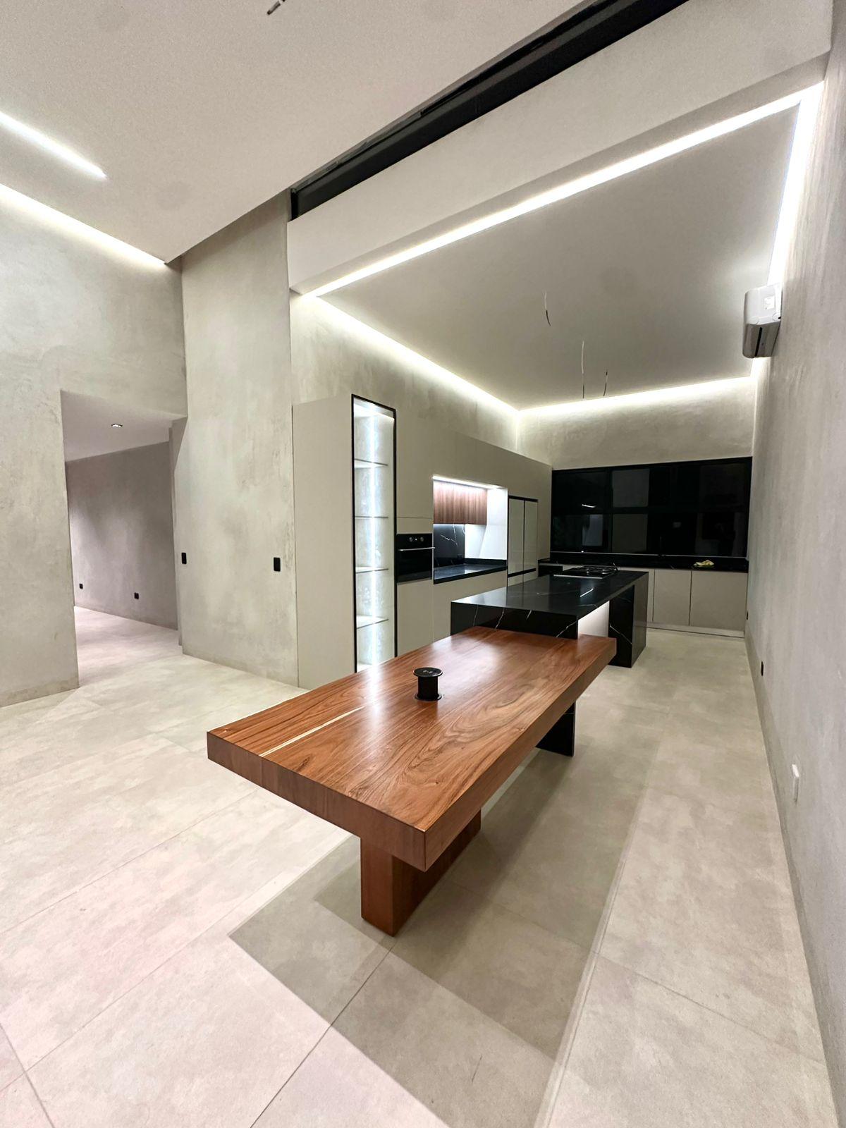 Casa de Lujo en Esquina con Alberca y Rooftop en Residencial Vía Cumbres, Cancún