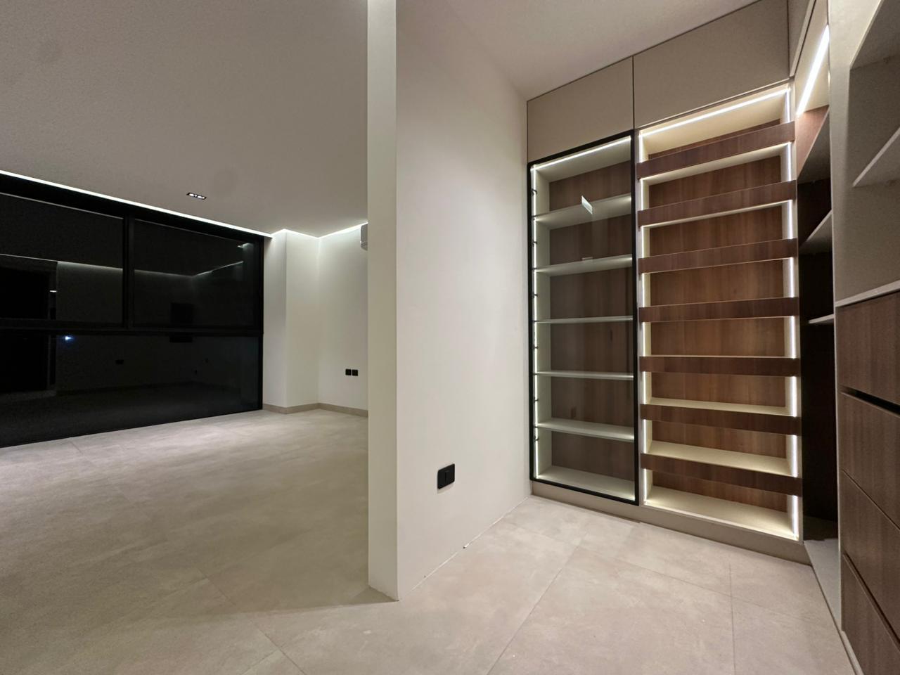 Casa de Lujo en Esquina con Alberca y Rooftop en Residencial Vía Cumbres, Cancún