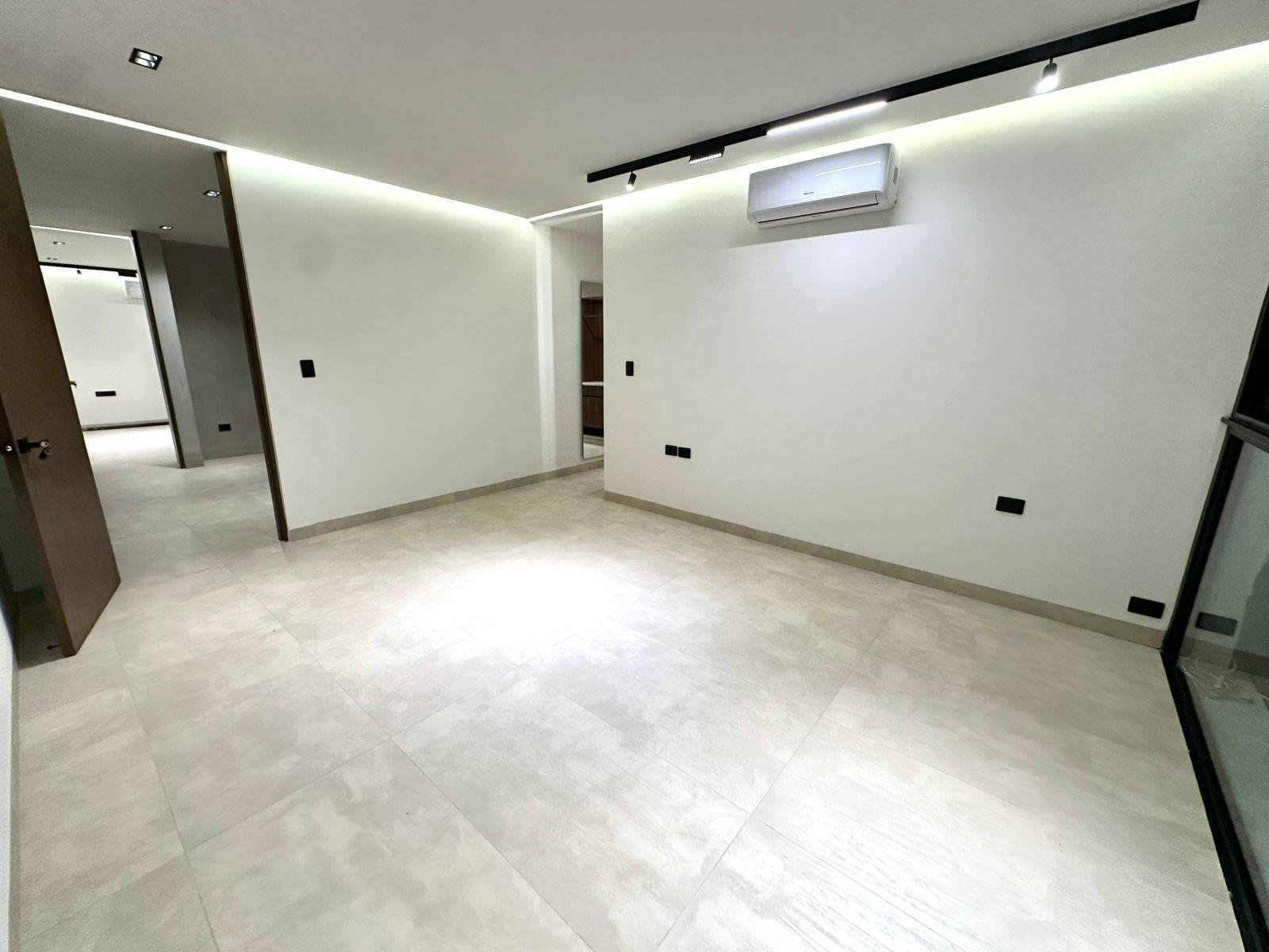 Casa de Lujo en Esquina con Alberca y Rooftop en Residencial Vía Cumbres, Cancún